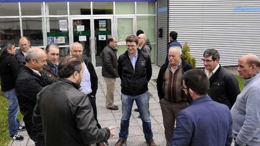 Asistentes a la charla, momentos antes de su inicio.  // Bernabé/J.L.