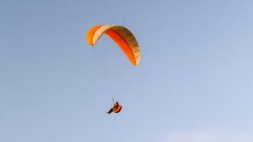 Un home xinès s&#039;enlaira fins als 8.598 metres d&#039;altitud amb el parapent