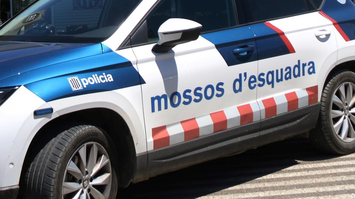 Pla general d&#039;un cotxe dels Mossos d&#039;Esquadra
