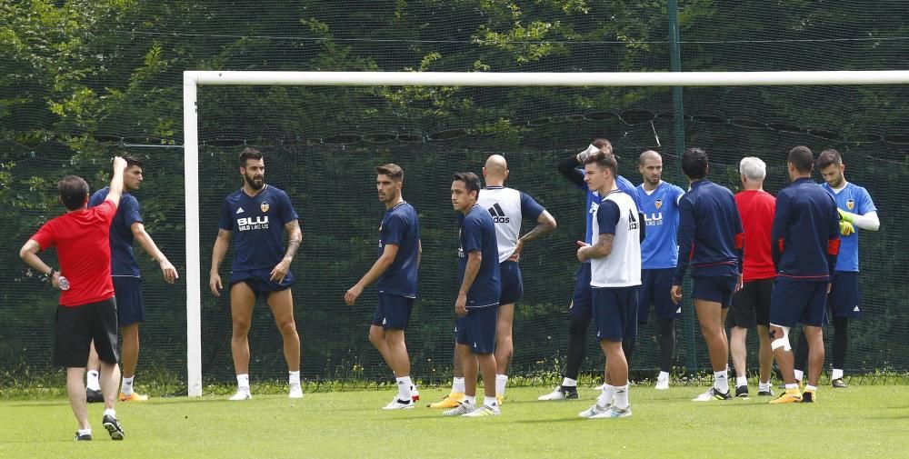 Alemany y Murthy, atentos al entrenamiento