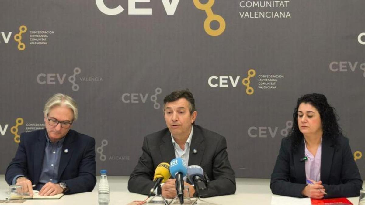 Tino Calero, Vicene Lafuente y Ana García, en la sede de la CEV, en una imagen de archivo.