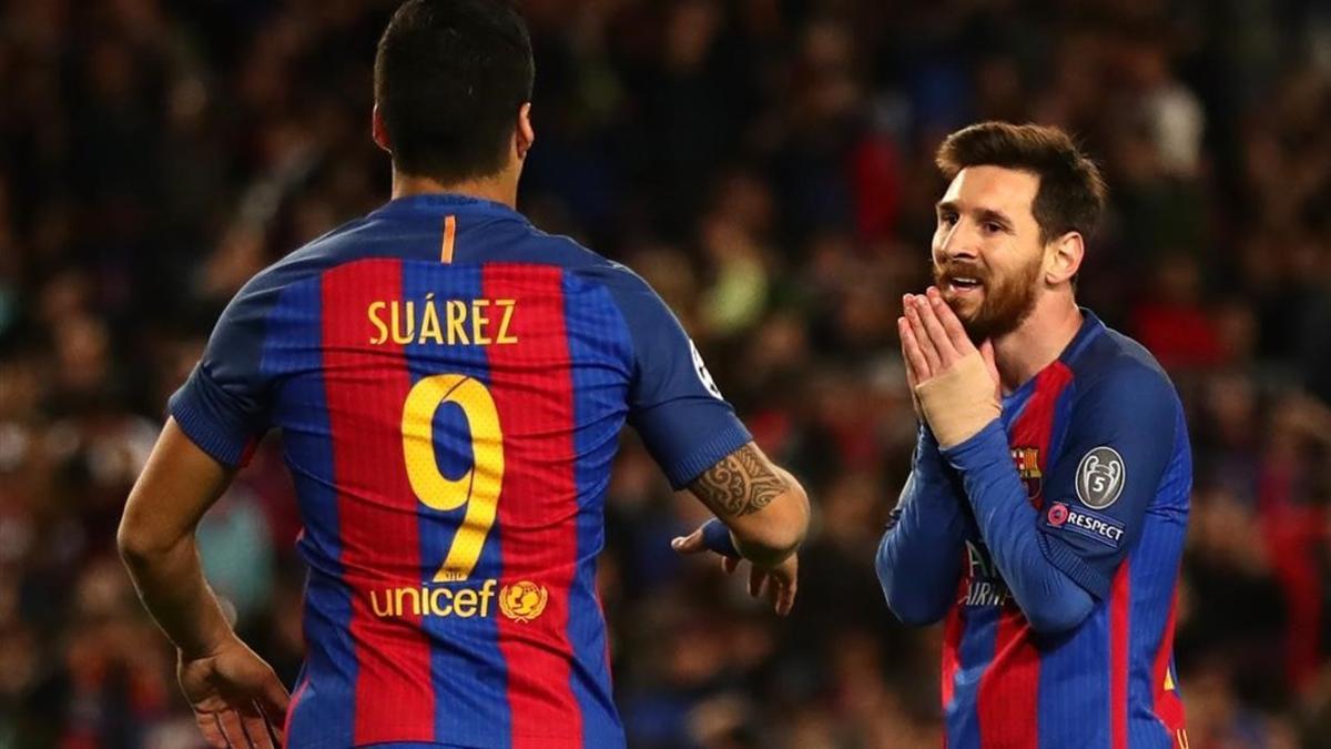 Messi se lamenta, junto a Luis Suárez, de una ocasión desperdiciada en el partido ante la Juventus.