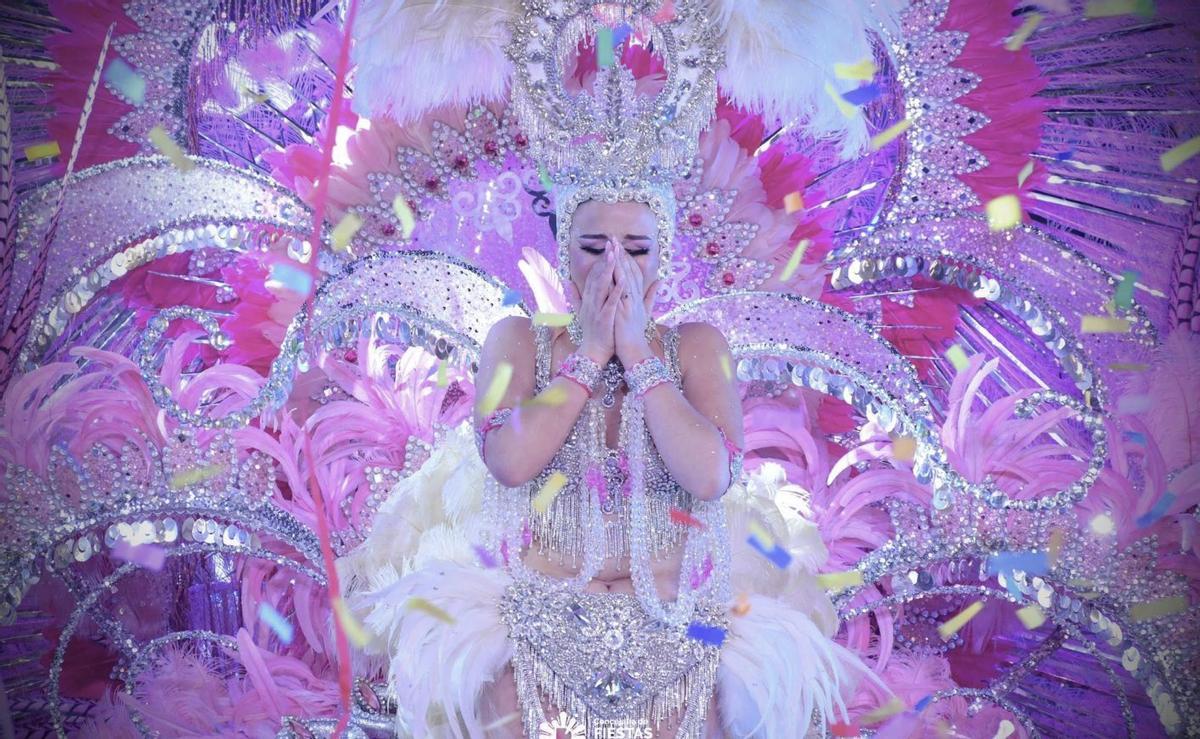 Gisela Fariña González en el momento de conocer su designación como reina del Carnaval de Los Realejos.