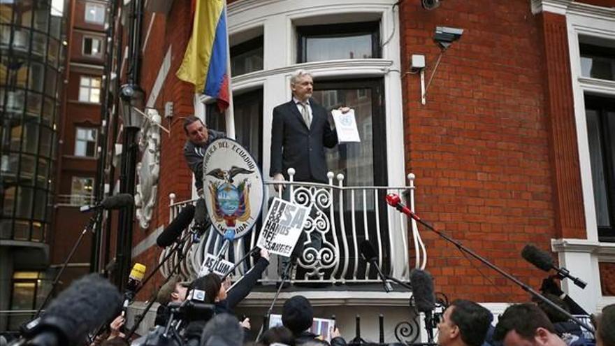 Suecia interrogará a Assange acusado de delito sexual en la embajada de Ecuador en Londres