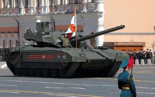 Rusia lleva a Ucrania su nuevo supertanque T-14 Armata de torreta no tripulada