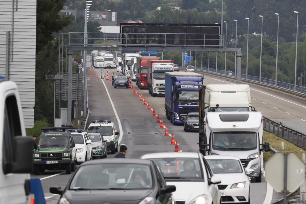 Cierre de fronteras con Portugal | Hasta 3 kilómetros de retenciones en el puente internacional de Tui