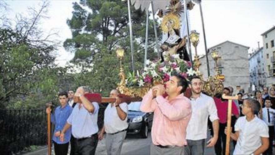 El concurrido chupinazo marca   el inicio de las fiestas de Montán