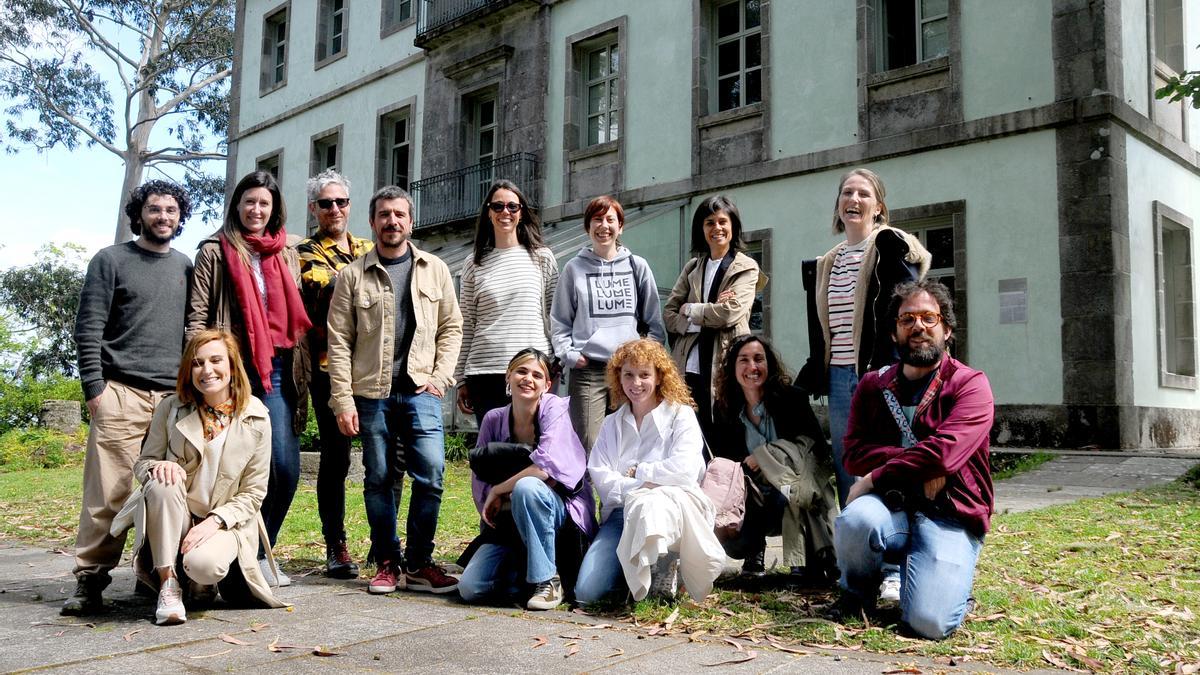 Los participantes en el debate y los creadores de los proyectos participantes en Conecta Lab.