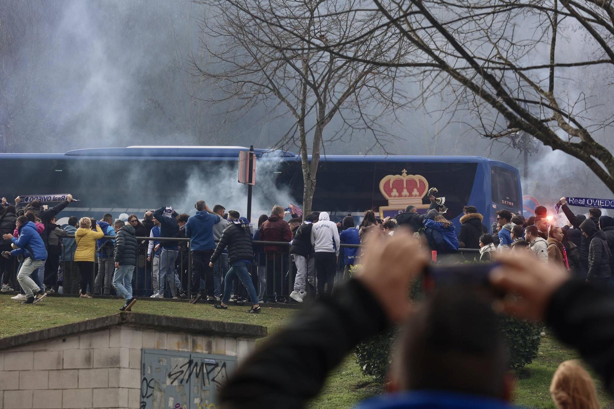 La afición del derbi asturiano en imágenes