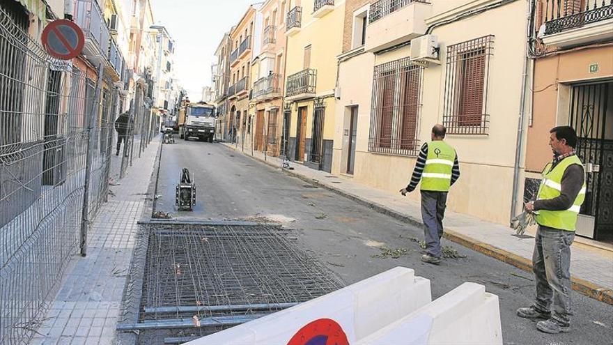 Comienza la remodelación de la calle Mediabarba, que elimina aparcamientos