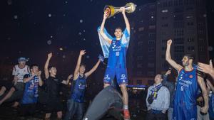 Gonzalo Corbalán, celebrando el ascenso