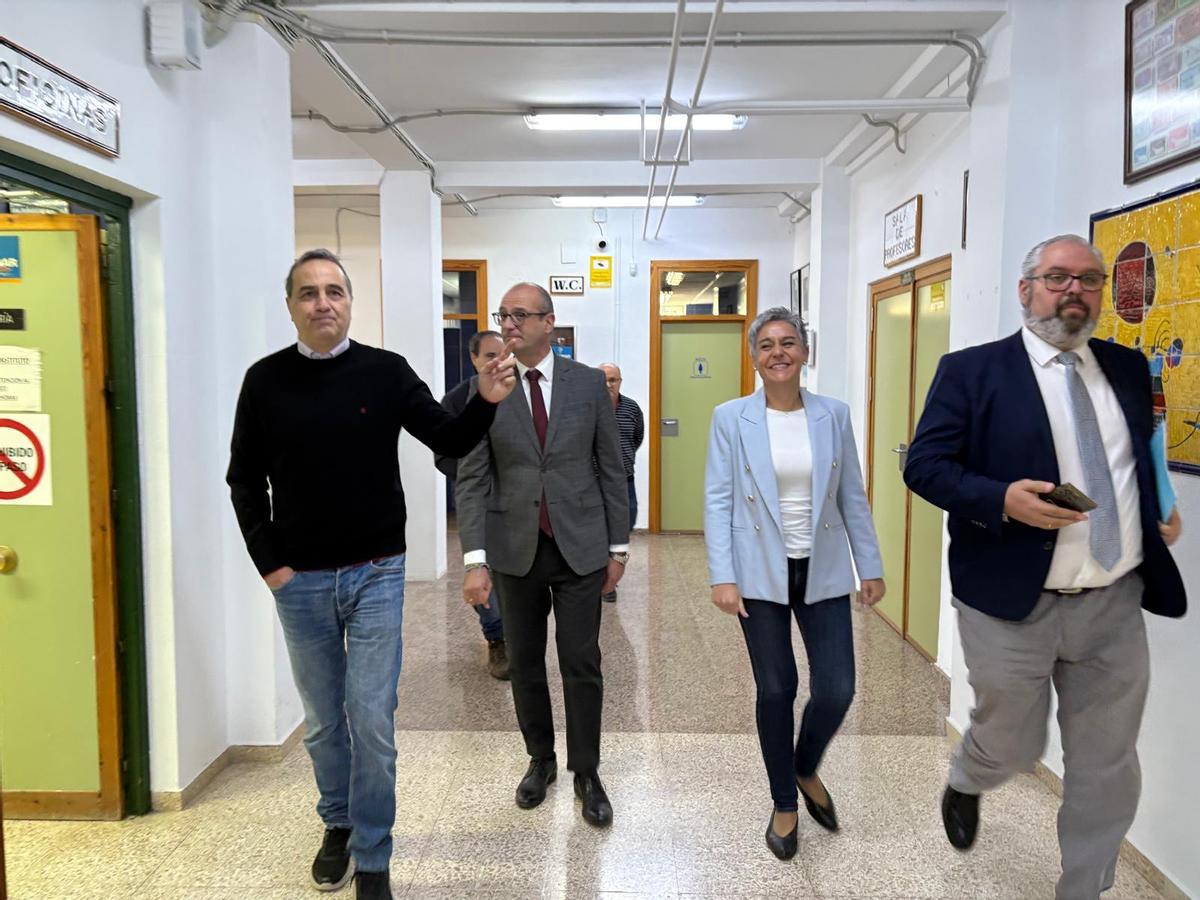 Visita del consejero de Educación al centro en Calasparra