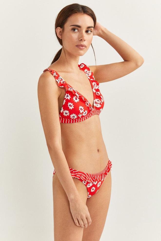 Bikini rojo estampado (Precio: Top 29,99 euros y braguita 12,99 euros)