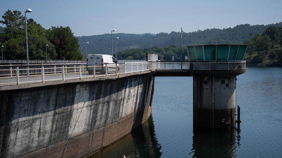 Embalse de Eiras entre Fornelos de Montes e Ponte Caldelas.