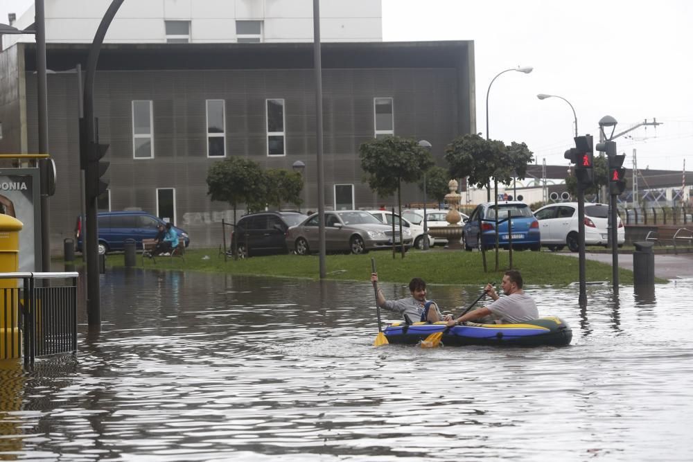 Temporal de lluvia y fuerte oleaje en Asturias