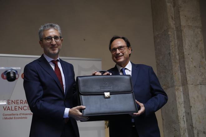 Fotogalería: Así ha sido la toma de posesión de los nuevos consellers