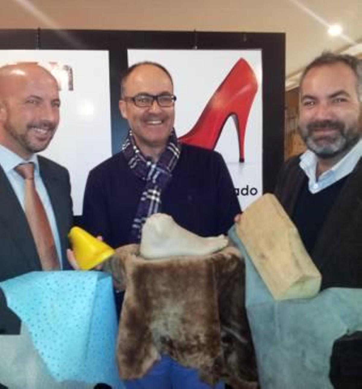 Vicente Vázquez, Gabriel Segura y David Navarro con las hormas