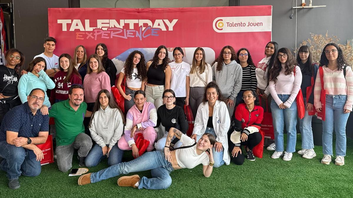 Alumnado y docentes del ciclo formativo que se imparte en el Juan Calero