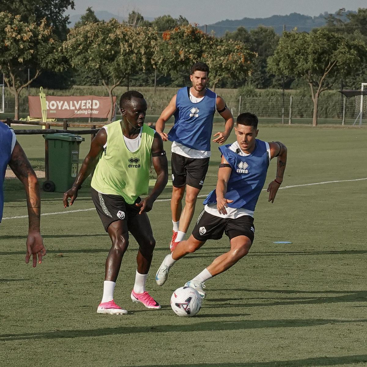 Mabil y Fran Castillo, con Barri detrás, durante el entrenamiento de hoy.