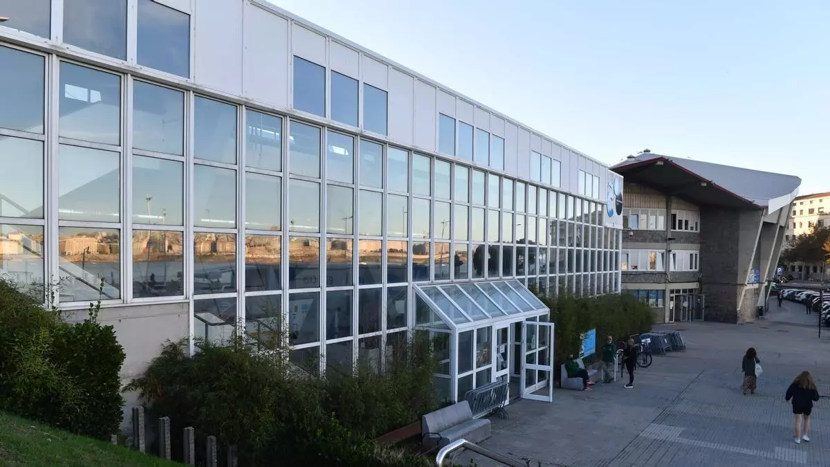 Reabre la piscina municipal de Riazor tras los trabajos de mantenimiento