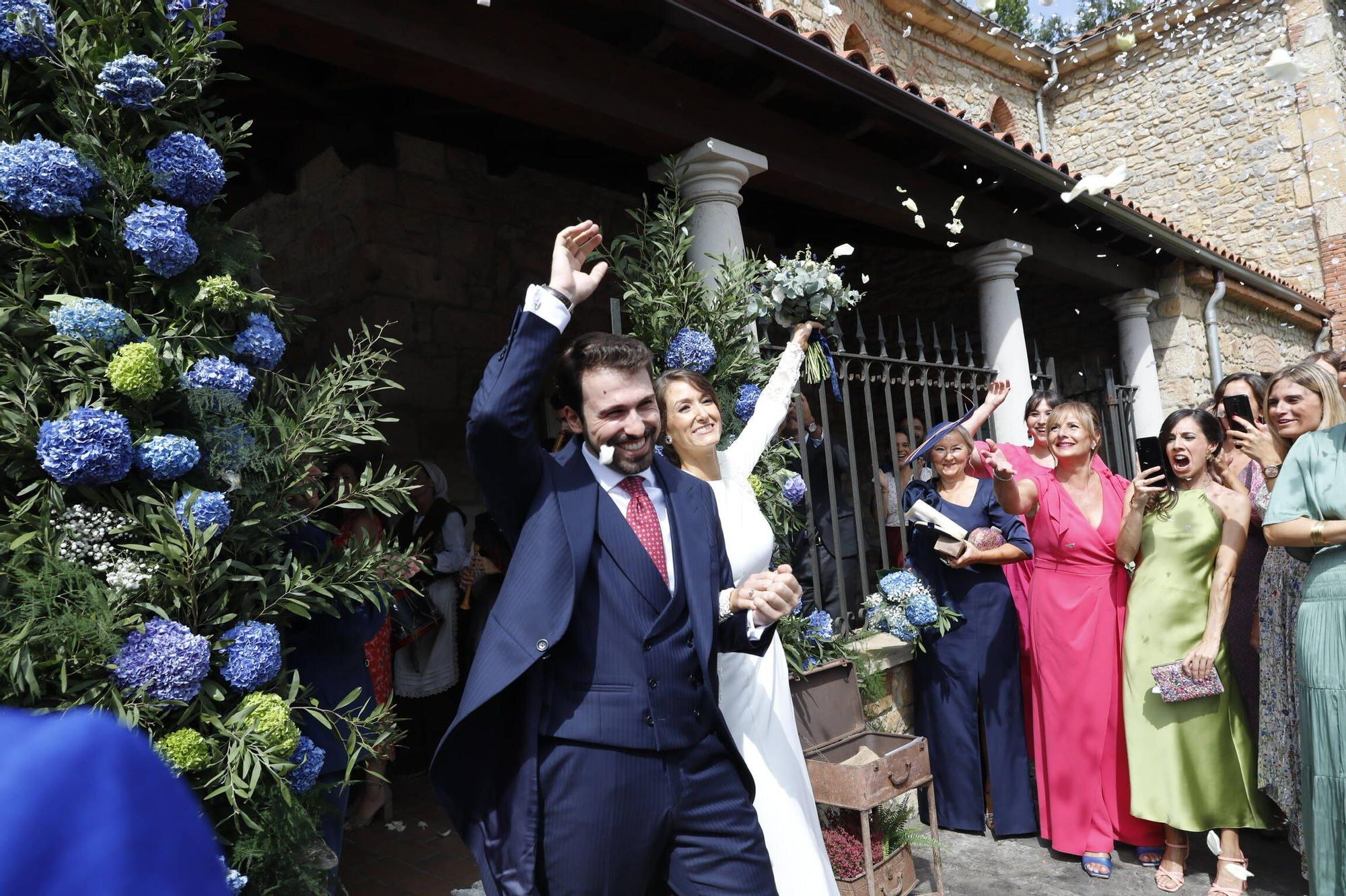 El Rey Felipe VI, testigo de excepción en la boda de su ahijado en Gijón (en imágenes)