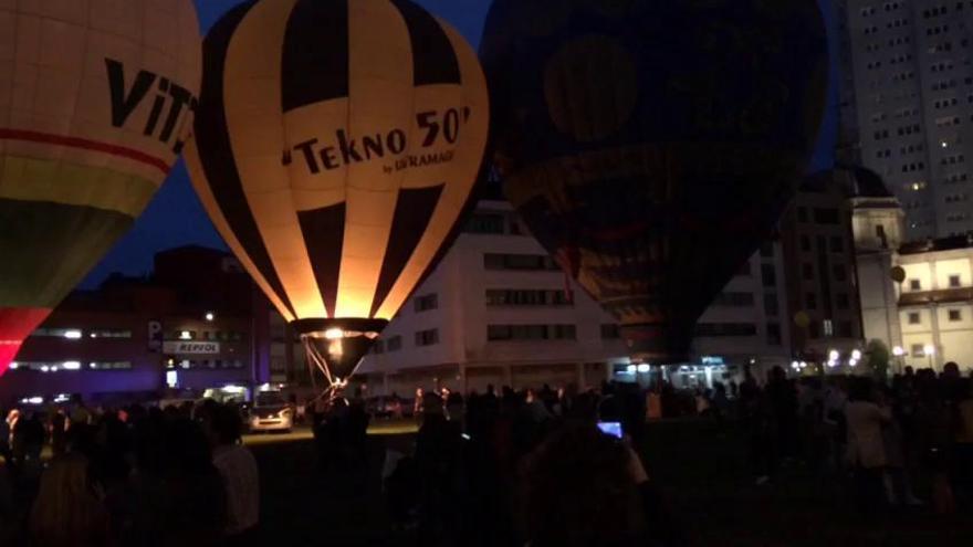 Una fiesta de luz y sonido con los globos aerostáticos en Gijón