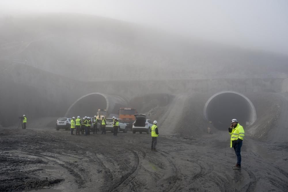 Obras en el túnel de Bolaños. // Brais Lorenzo