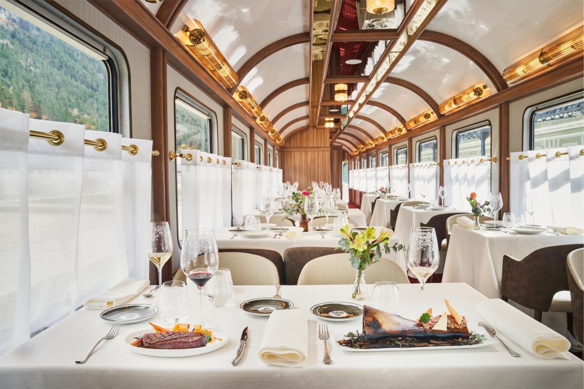 Comer en un vagón de tren rehabilitado es posible en Canfranc Estación.