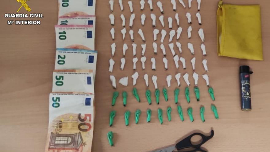 Detienen en Bueu al conductor de un ciclomotor con 70 dosis de cocaína y 21 de heroína