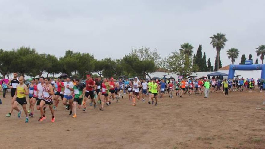 Una carrera solidaria para los afectados de alzhéimer reúne a más de 400 personas