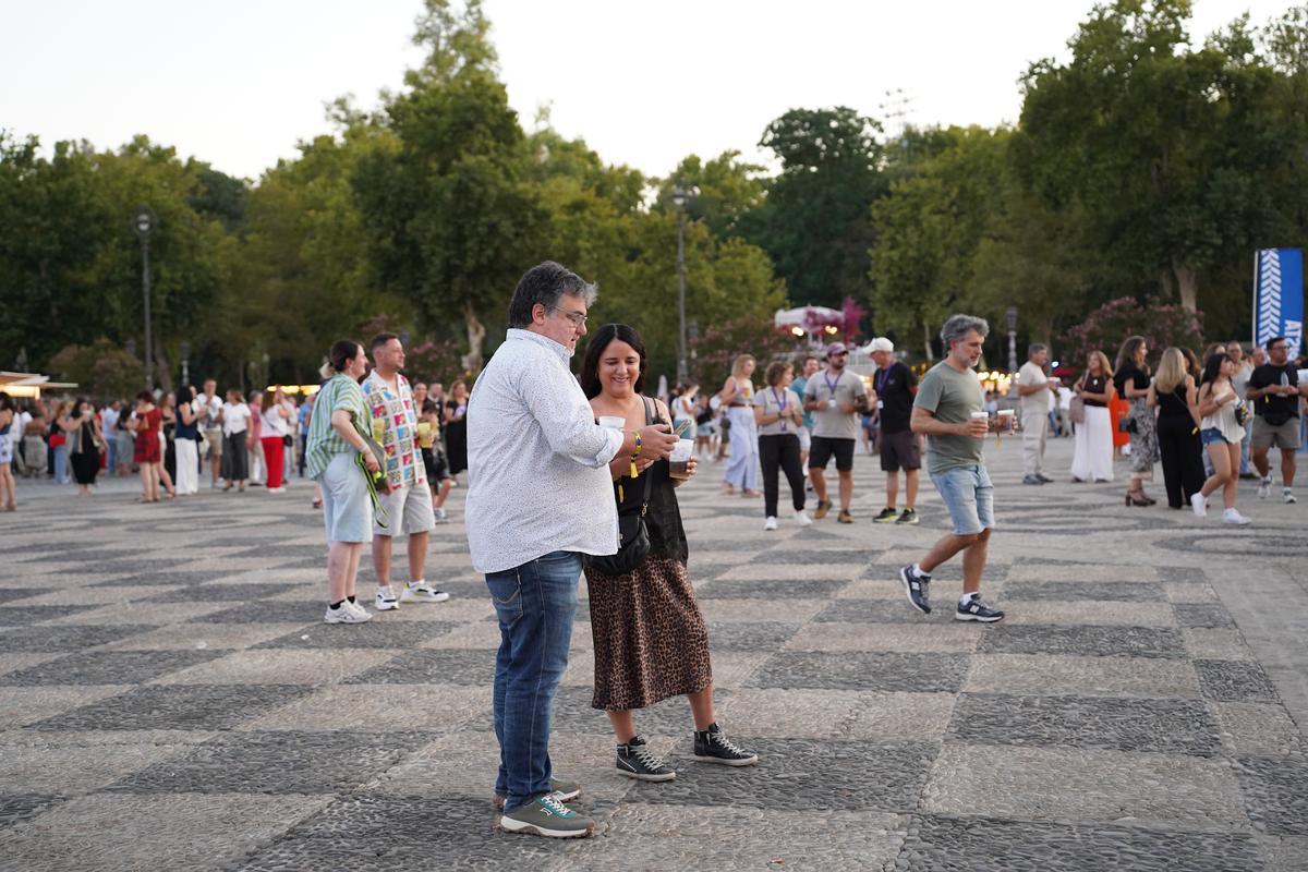 ¿Estuviste en el concierto de Hombres G en Icónica Santalucía Sevilla Fest? ¡Búscate en nuestra fotogalería!