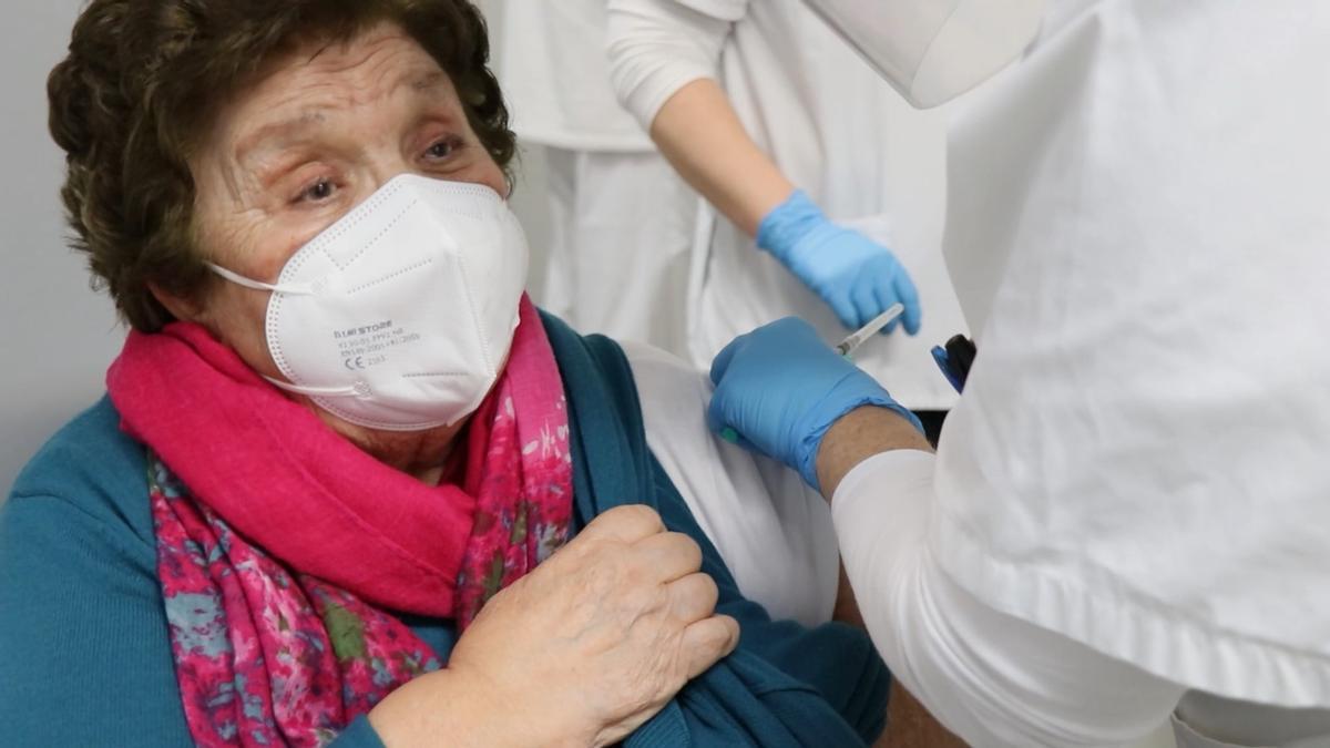 Comienza la vacunación a los mayores de 90 años en los centros de salud