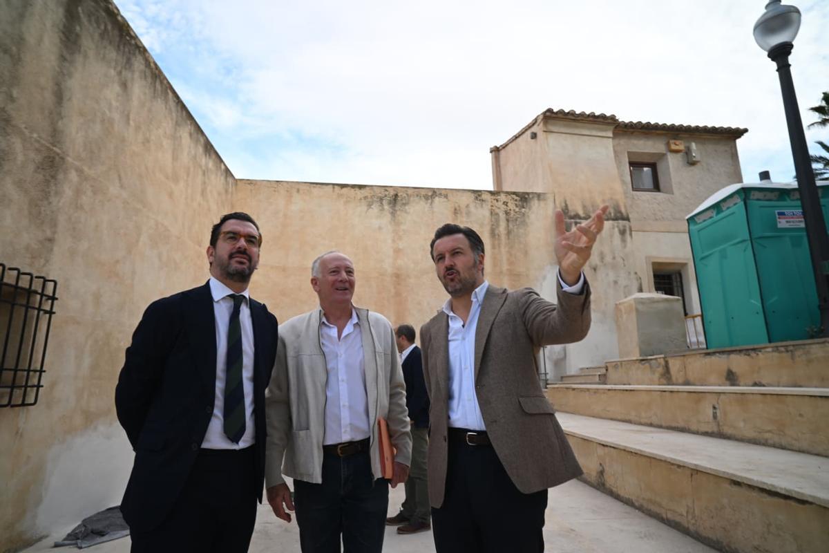 Alemañ recordó que Elche “siempre ha adolecido de no tener una exposición permanente sobre su historia del agua” y valoró que el nuevo museo permita cubrir esa laguna histórica