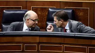 Los Mossos vinculan al exministro Catalá con el caso Montoro al relacionarle con supuestos beneficios para una empresa de apuestas