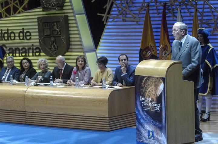 ENTREGA DE HONORES Y DISTINCIONES DEL CABILDO DE ...