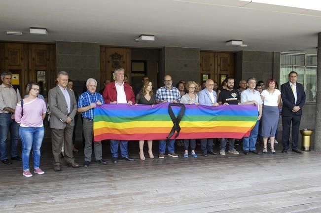 MINUTO DE SILENCIO FALLECIDOS PUB GAY ORLANDO EEUU