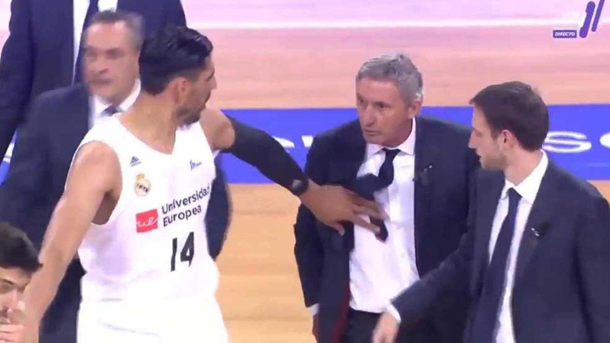 Pesic recrimina a Campazzo al descanso del Barça-Madrid