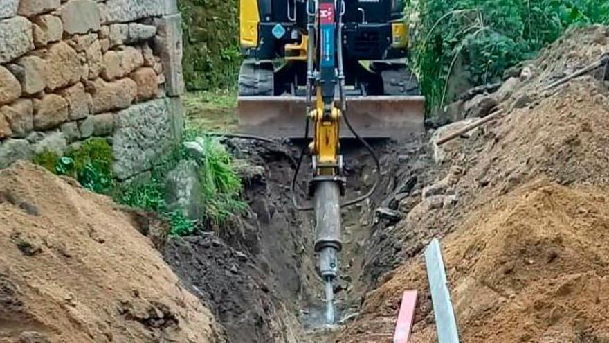 O ARAÑO. La red dará servicio al núcleo de Foxacos, en la parroquia de O Araño. Foto: C.R.