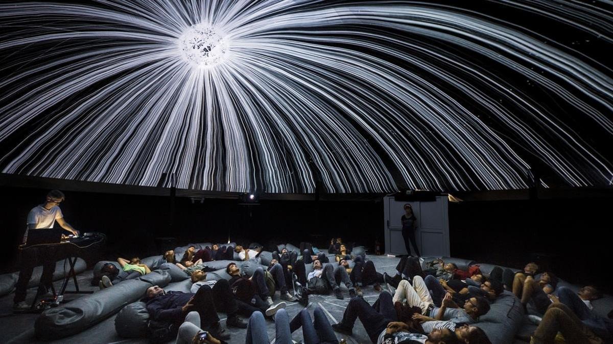Espectáculo 'End(O)' en la cúpula de 360 grados de Alba G. Corral