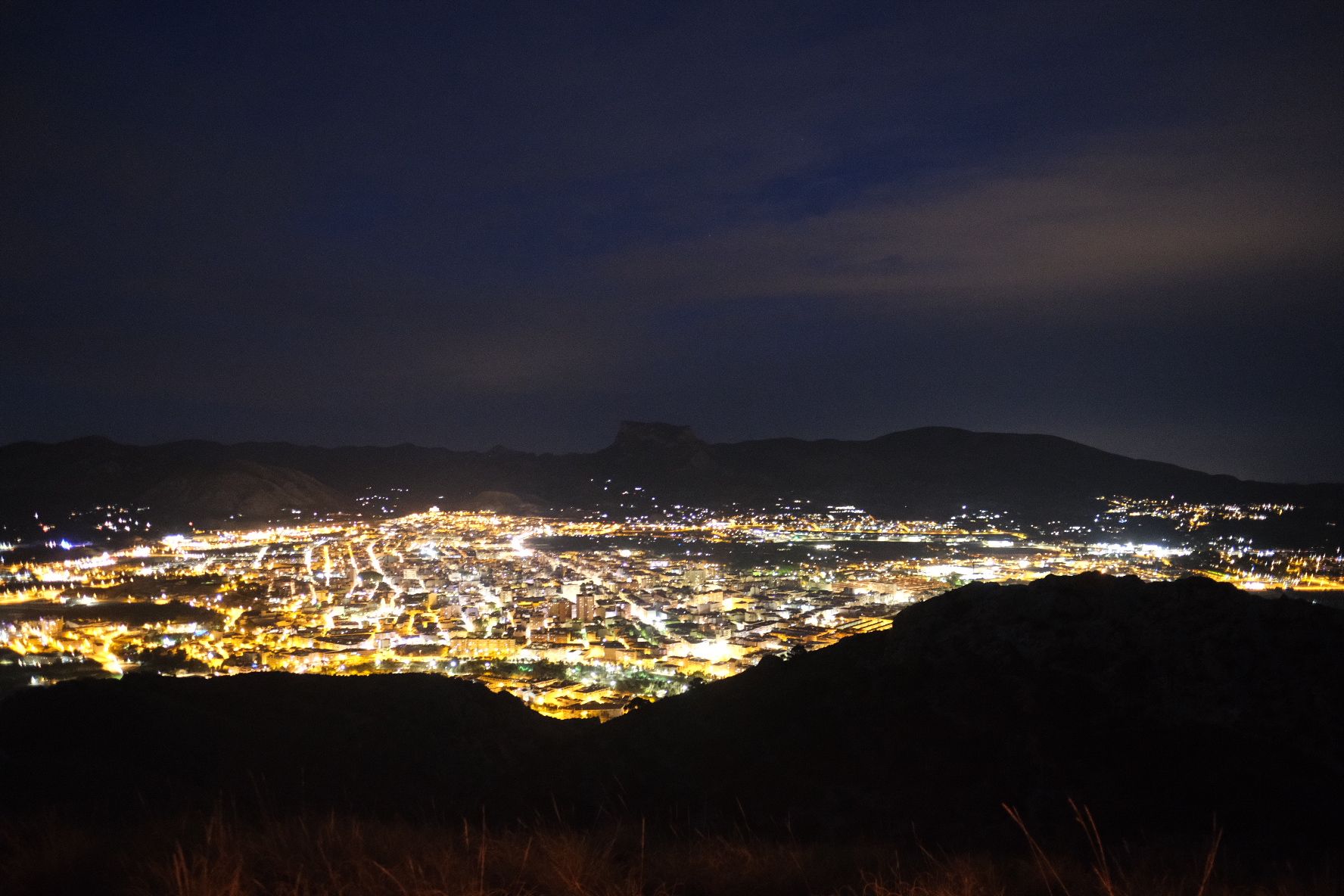 Bajada de antorchas del monte Bolón de Elda en la noche de Reyes