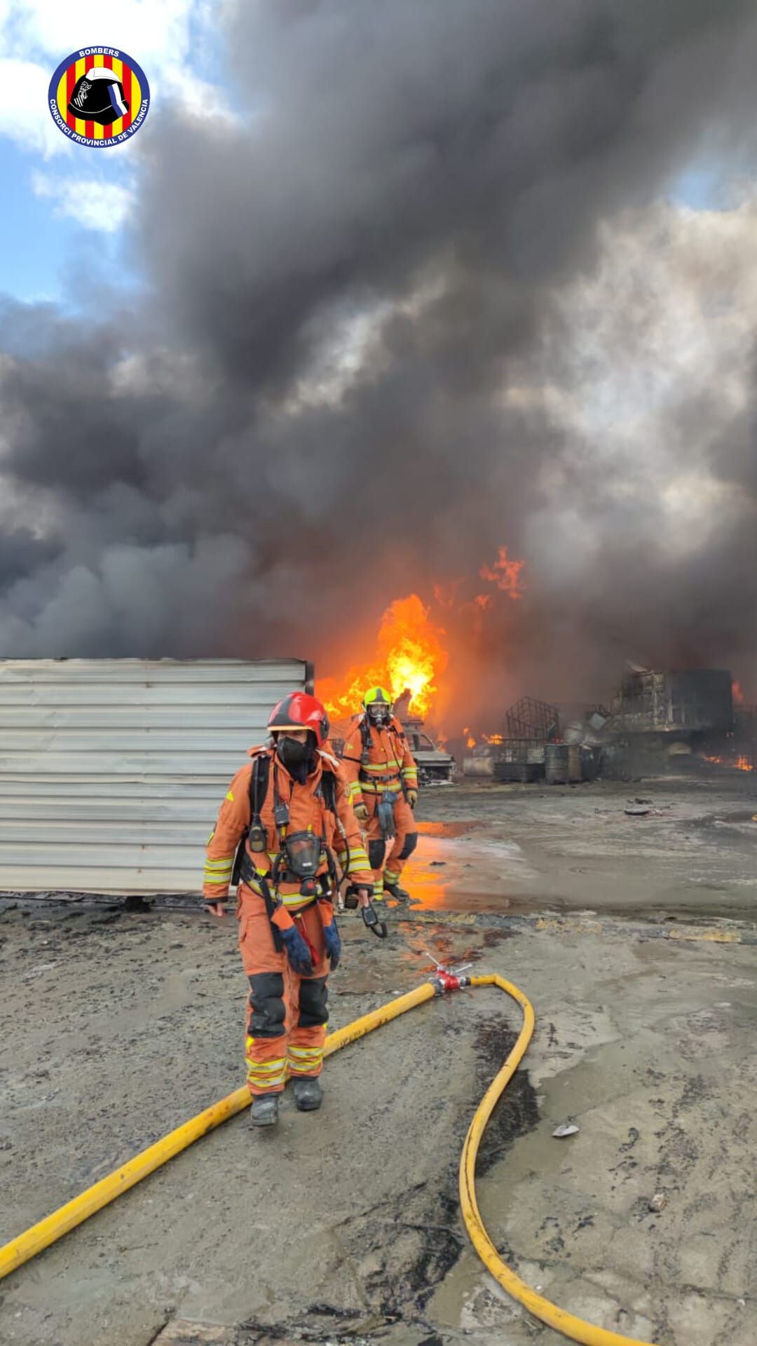 Incendio de una nave industrial en Loriguilla