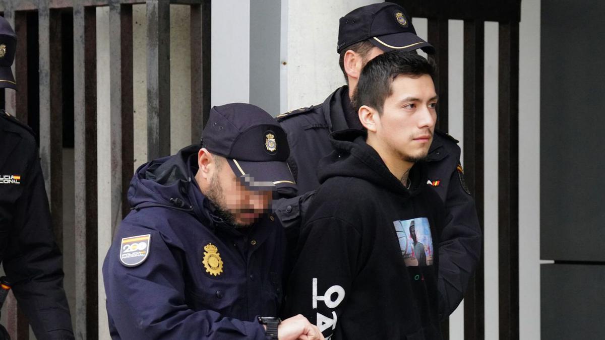 El acusado del asesinato machista, a su salida del juzgado de Ribeira.