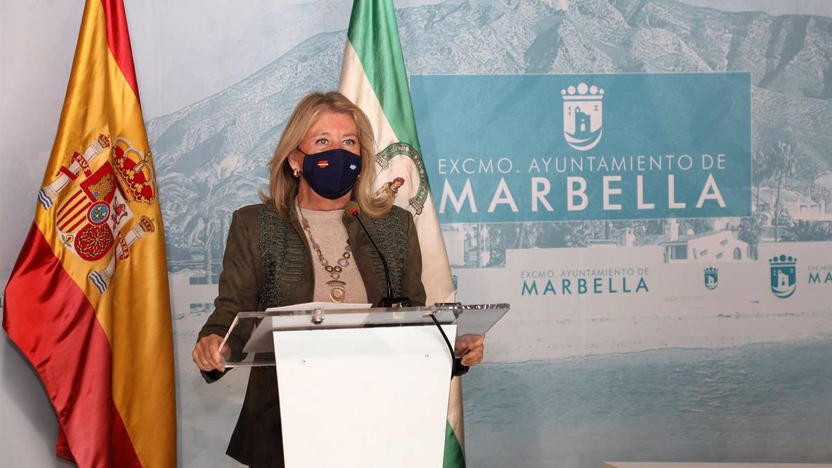 La alcaldesa de Marbella, Ángeles Muñoz, en rueda de prensa.