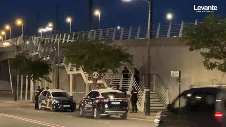 Matan a un hombre de una puñalada en el puente de Nazaret en València