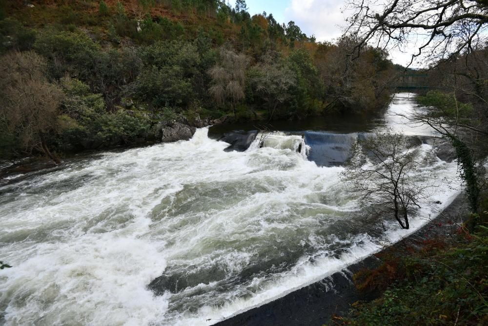 El Lérez, bajo vigilancia por riesgo de inundación