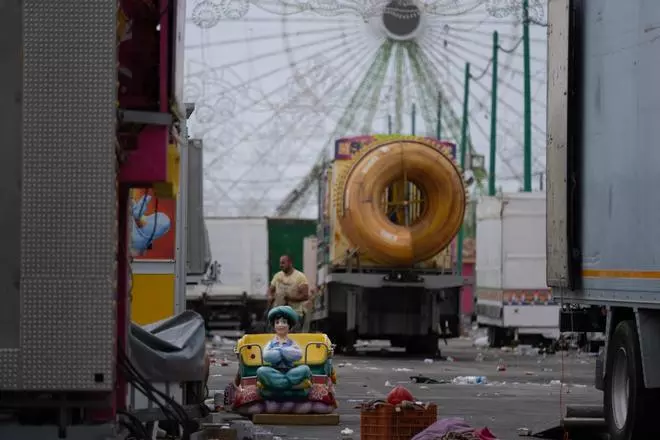 Desmontaje en el Real de la Feria de Málaga