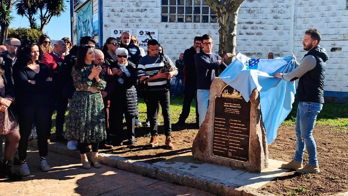 Una placa para la eternidad de los fallecidos del 'Pitanxo'.