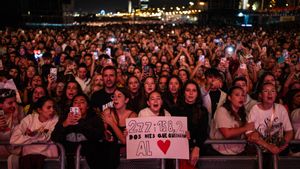 "Parece que la felicidad no vale si no tiene público" "Parece que la felicidad no vale si no tiene público"