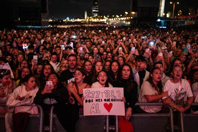 "Parece que la felicidad no vale si no tiene público" "Parece que la felicidad no vale si no tiene público"