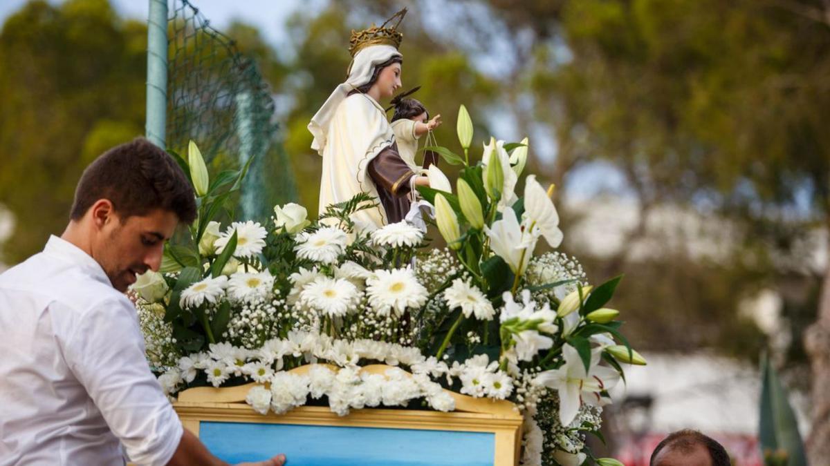 Imagen de archivo de un momento del porteo de la Virgen del Carmen.